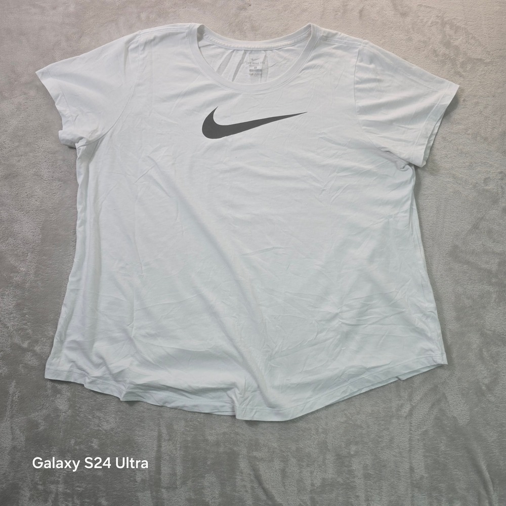 Nike Womens Dri-FIT Swoosh Graphic T-Shirt White Size 1X Short Sleeve Tee